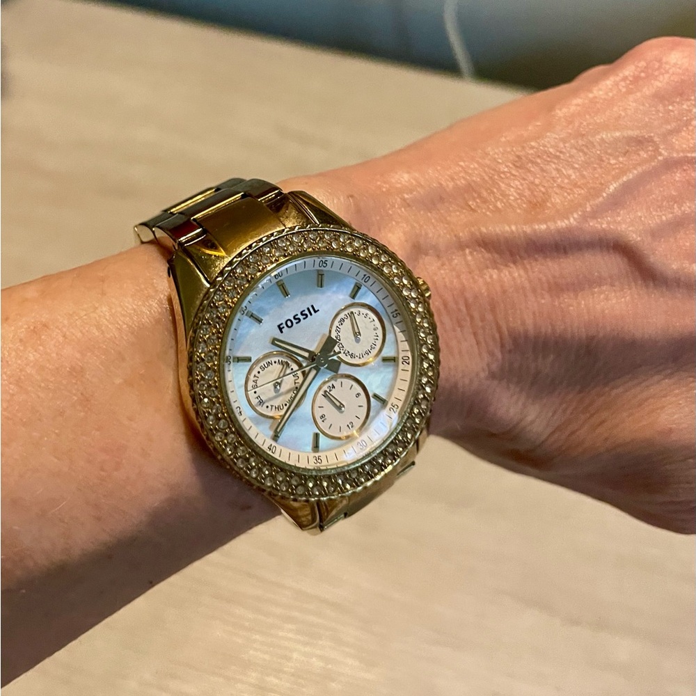 Fossil Women’s Gold Tone Crystal Bezel Watch with Mother of Pearl Dial - Picture 8 of 9